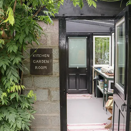 Pink Granite Garden Of Ireland * Tinahely