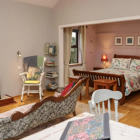 Pink Granite Garden Of Ireland * Tinahely